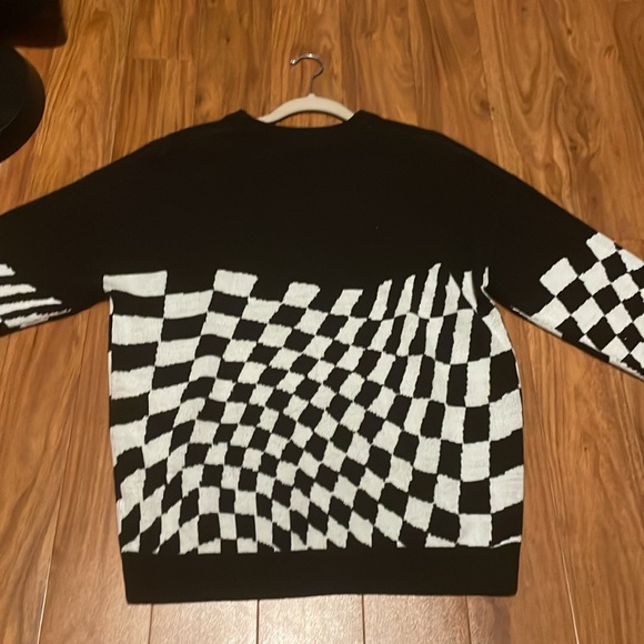 Checkered Sweater - Picture 3 of 4